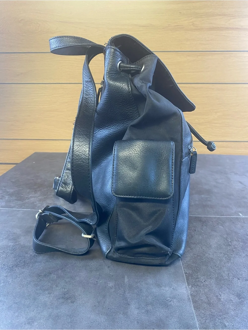 Fossil Y2K Black Leather Drawstring Flap Rucksack Backpack w/ side pockets-CLEAN